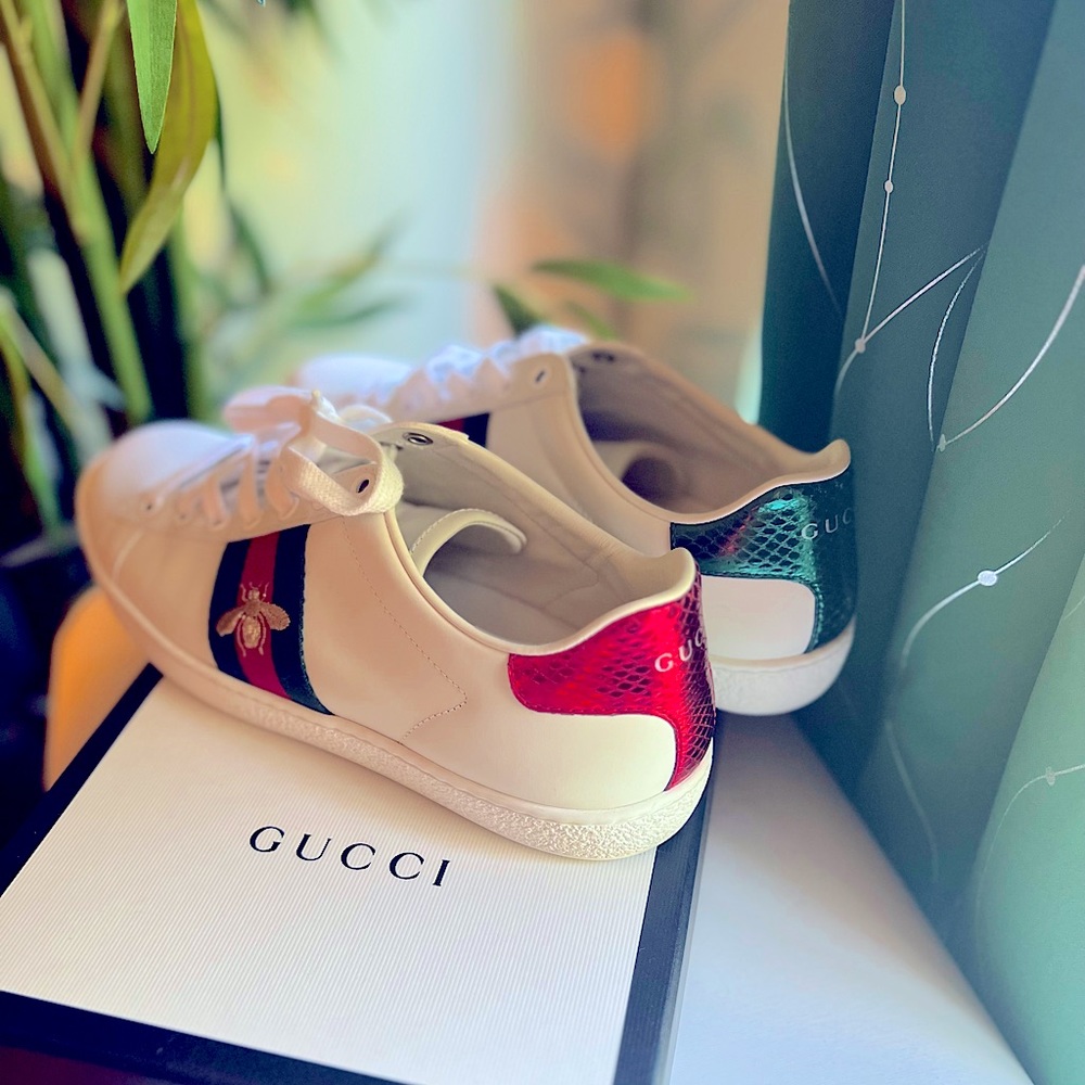 GUCCI WOMENS ACE BEE SNEAKERS - Size 38G